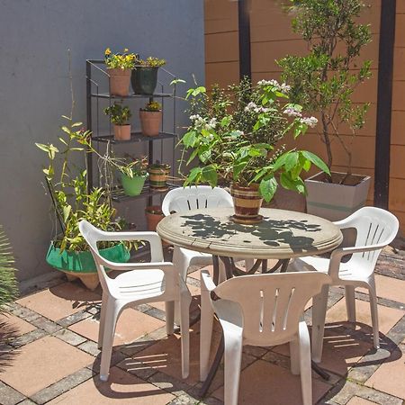Spacious Garden Cottage Johannesburg Buitenkant foto