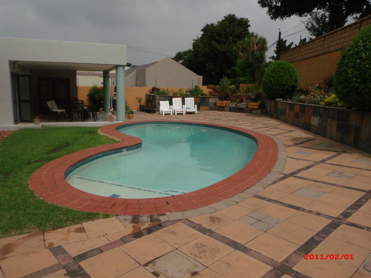 Spacious Garden Cottage Johannesburg Buitenkant foto